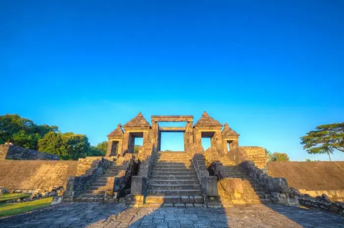 Candi Ratu Boko, Warisan Budaya Jawa yang Penuh Cerita dan Pesona Alam di Sleman